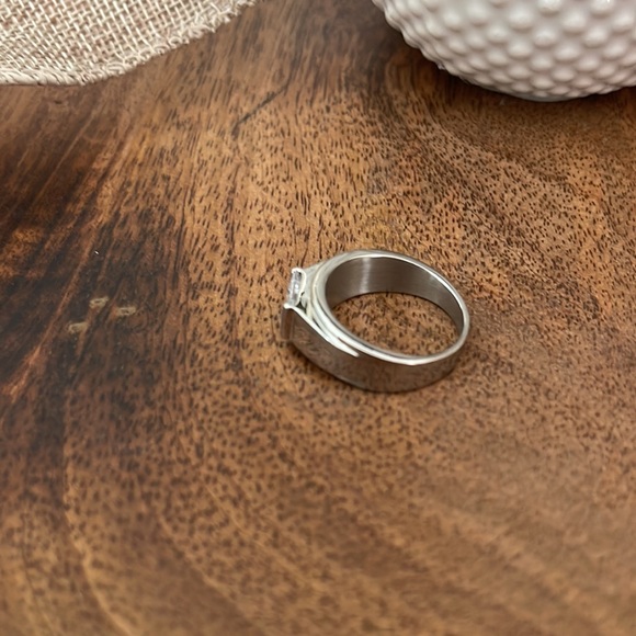 Exquisite Men's Titanium CZ Ring - Size 9 - Picture 4 of 5